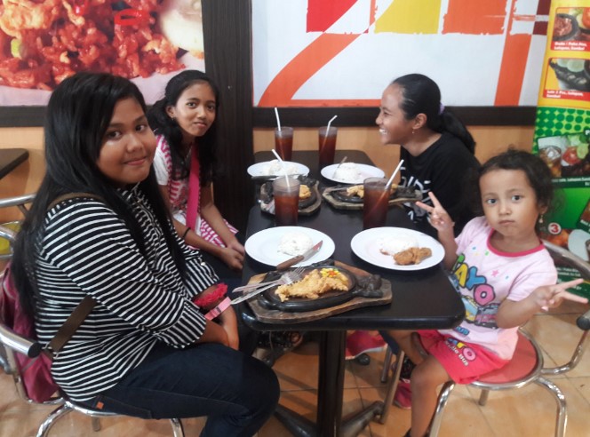Rumah Makan Donal Family: Santapan Hangat di Jeruklegi Kulon